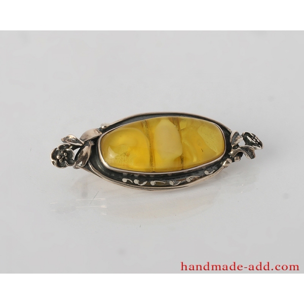 Silver Brooch Amber. Sterling Silver brooch with genuine Amber.