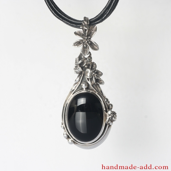 Silver Necklace Pendant Onyx. Sterling Silver Necklace with genuine Onyx.