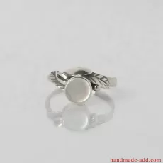 Sterling Silver Ring with Natural White Mother-of-pearl.